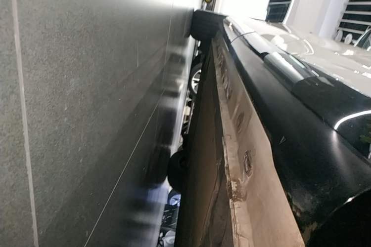 Used IM LS7 2023 90 kWh Elite Rear-Drive Version Left Side Sill