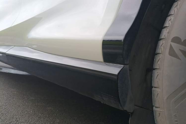 Used IM LS7 2023 90 kWh Elite Rear-Drive Version Left Side Sill