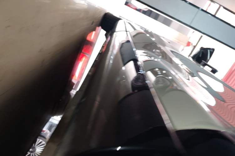 Used IM LS7 2023 90 kWh Elite All-Wheel-Drive Version Left Side Sill