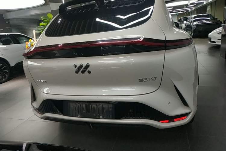 Used IM LS7 2023 90 kWh Elite Rear-Drive Version Rear