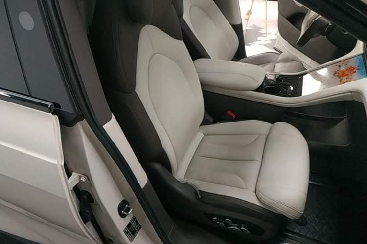 Used IM LS7 2023 90 kWh Elite Rear-Drive Version Right Front Seat