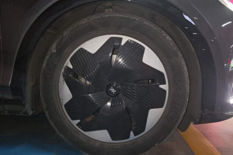 Used IM LS7 2023 90 kWh Elite Rear-Drive Version Right Front Wheel Hub