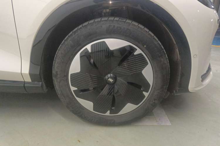 Used IM LS7 2023 77 kWh Urban Fit Rear-Wheel Drive Right Front Wheel Hub