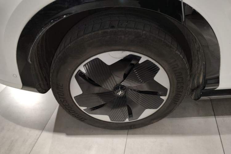 Used IM LS7 2023 100kWh Lux Rear-Drive Version Right Rear Wheel Hub