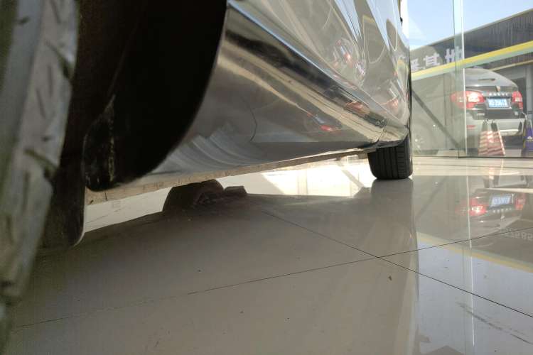 Used IM LS7 2023 77 kWh Urban Fit Rear-Wheel Drive Right Side Sill