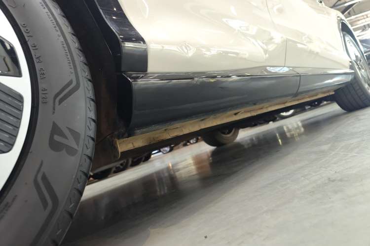 Used IM LS7 2023 77 kWh Urban Fit Rear-Wheel Drive Right Side Sill