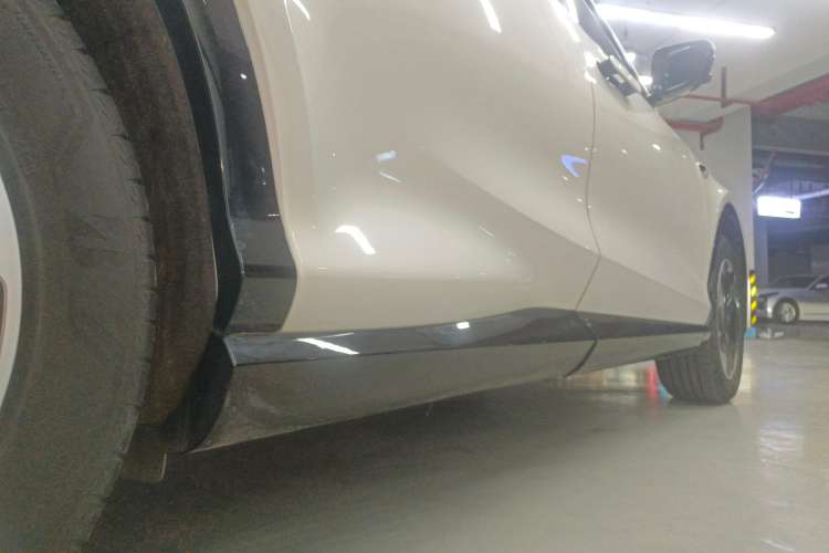 Used IM LS7 2023 77 kWh Urban Fit Rear-Wheel Drive Right Side Sill