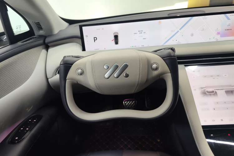 Used IM LS7 2023 77 kWh Urban Fit Rear-Wheel Drive Steering Wheel