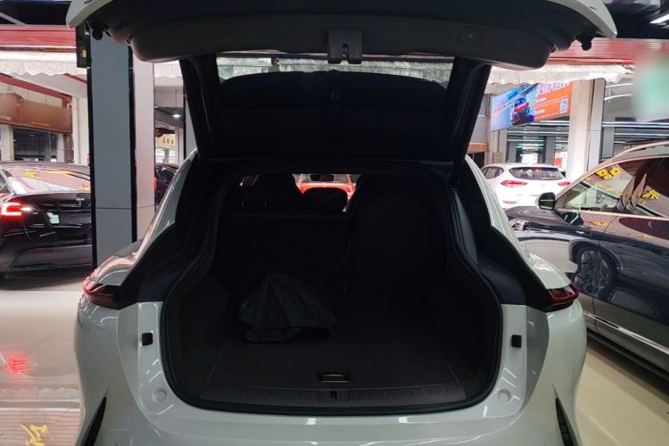 Used IM LS7 2023 90 kWh Elite All-Wheel-Drive Version Trunk