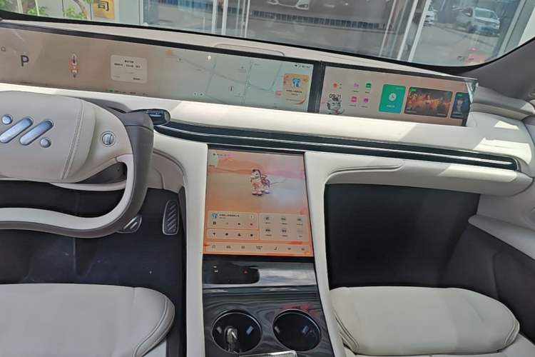 Used IM LS7 2023 90 kWh Elite All-Wheel-Drive Version Audio And AC Panel