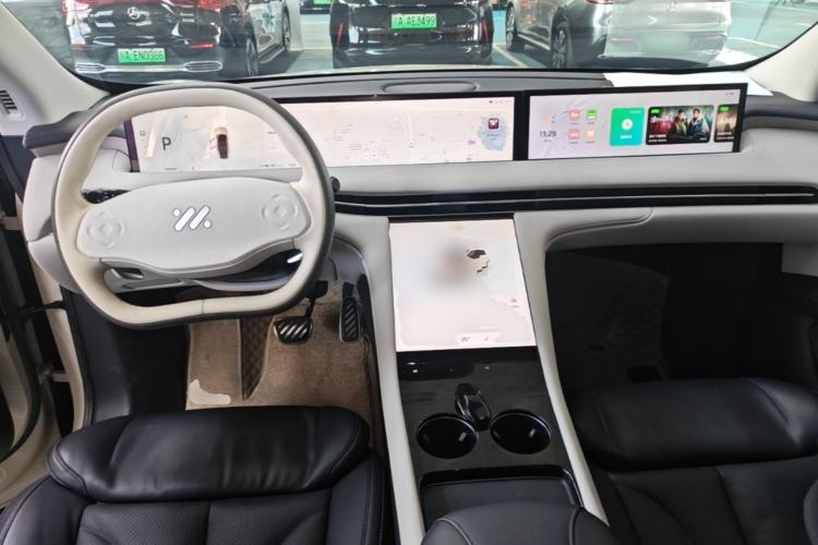 Used IM LS7 2023 90 kWh Elite Rear-Drive Version Center Console