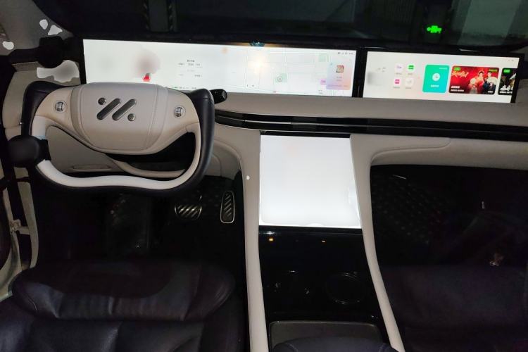 Used IM LS7 2023 90 kWh Elite Rear-Drive Version Center Console