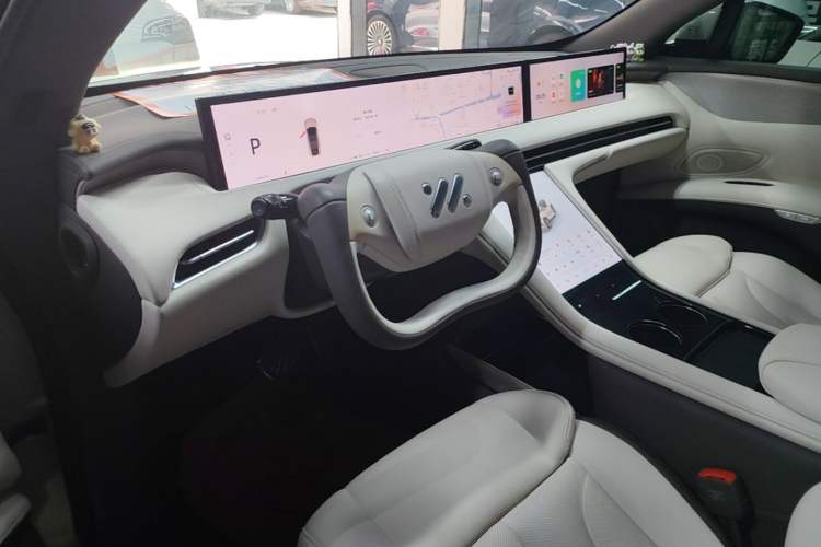 Used IM LS7 2023 90 kWh Elite Rear-Drive Version Center Console