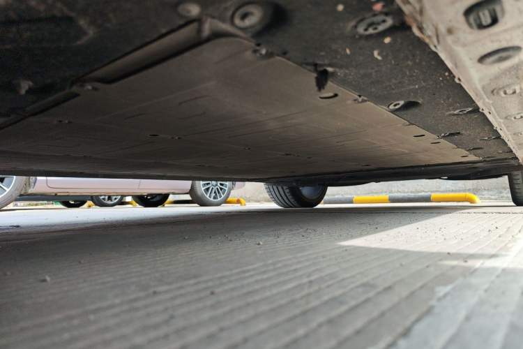 Used IM LS7 2023 90 kWh Elite Rear-Drive Version Chassis Front Left
