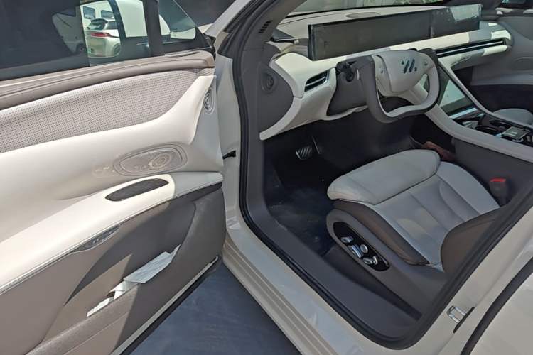 Used IM LS7 2023 90 kWh Elite All-Wheel-Drive Version Driver Seat
