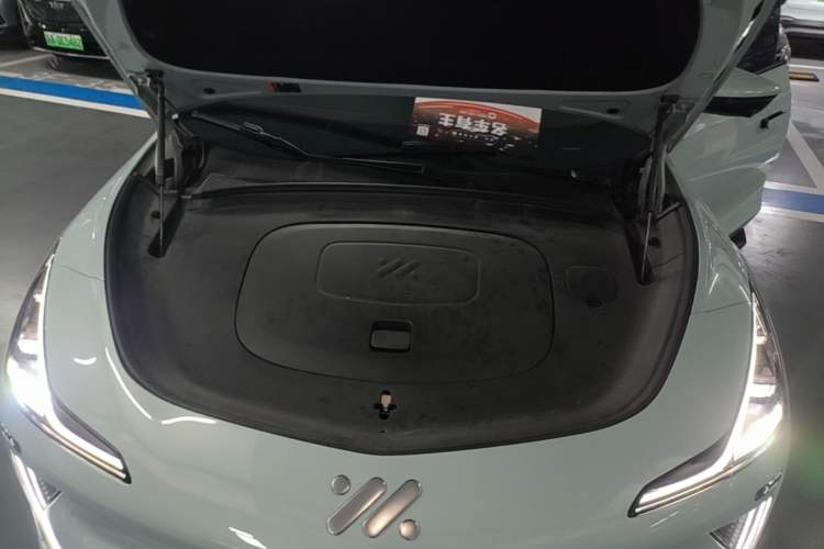 Used IM LS7 2023 90 kWh Elite Rear-Drive Version Engine Bay