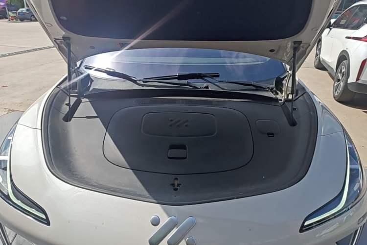 Used IM LS7 2023 90 kWh Elite All-Wheel-Drive Version Engine Bay