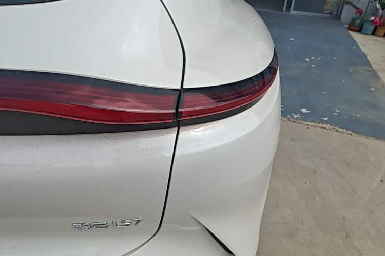 Used IM LS7 2023 90 kWh Elite All-Wheel-Drive Version Exterior 3