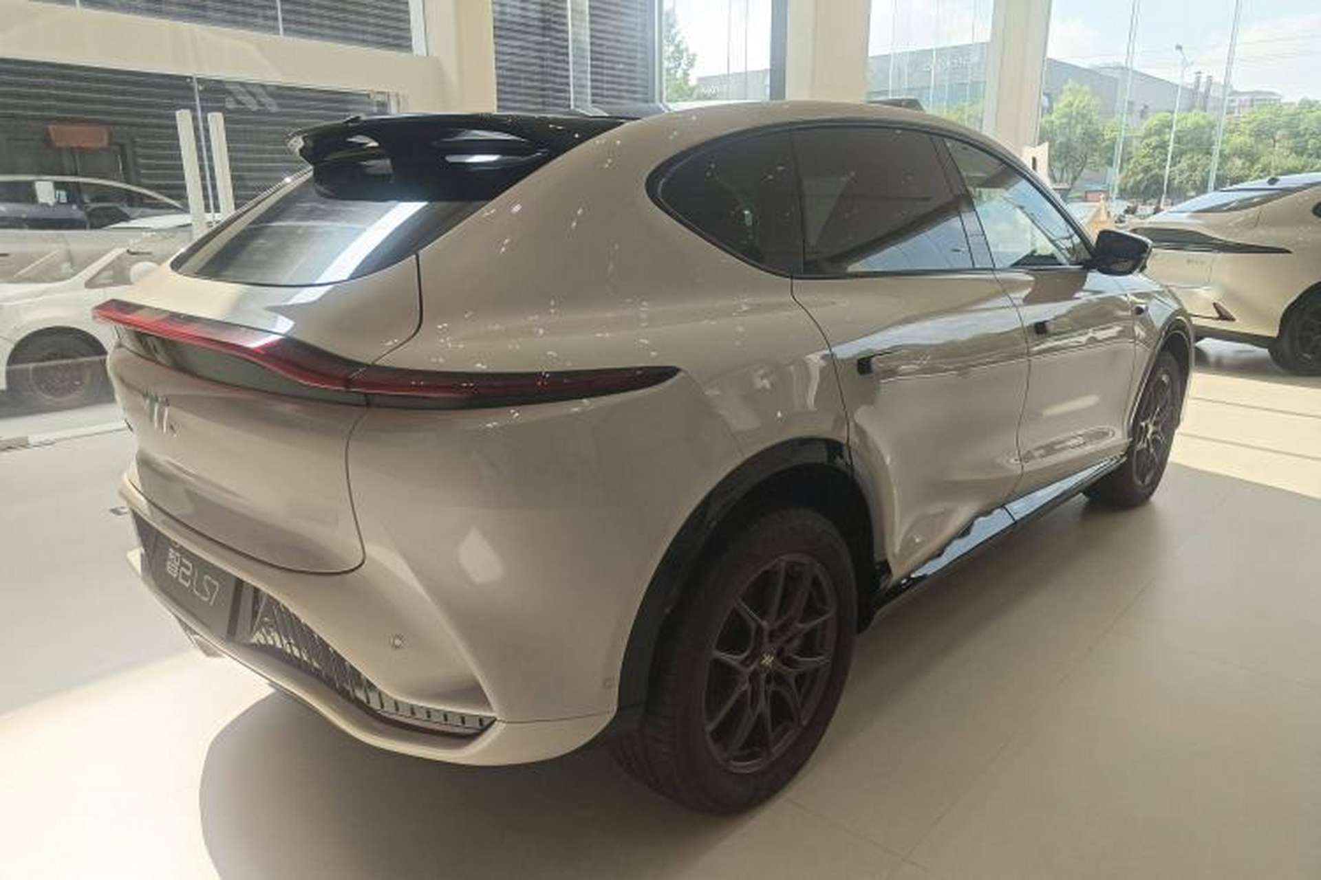 Used IM LS7 2023 90 kWh Elite Rear-Drive Version Exterior 3