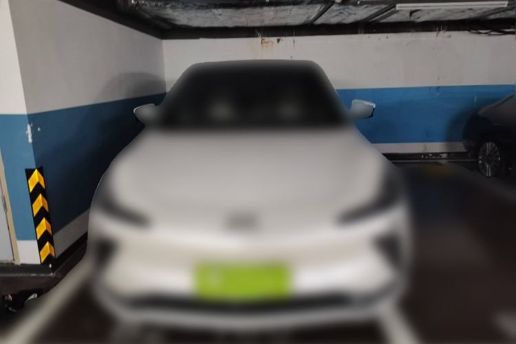 Used IM LS7 2023 90 kWh Elite Rear-Drive Version Front