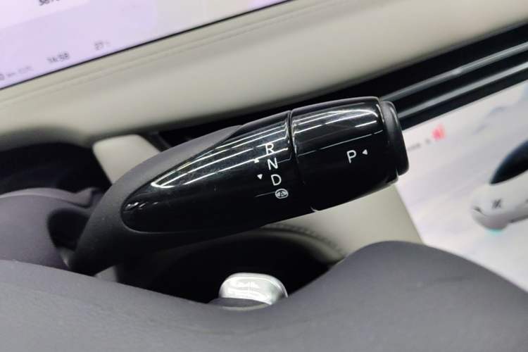 Used IM LS7 2023 90 kWh Elite All-Wheel-Drive Version Gear Lever