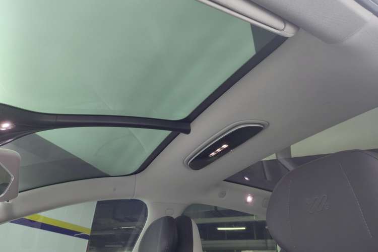 Used IM LS7 2023 77 kWh Urban Fit Rear-Wheel Drive Headliner