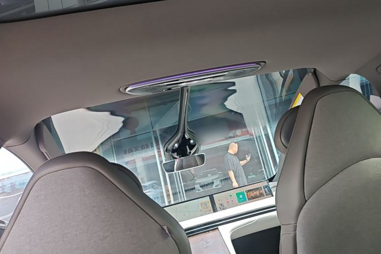 Used IM LS7 2023 90 kWh Elite All-Wheel-Drive Version Headliner
