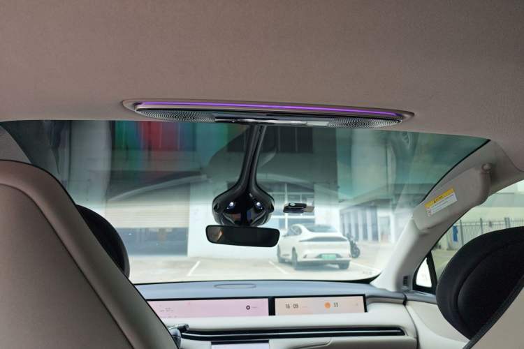Used IM LS7 2023 90 kWh Elite Rear-Drive Version Headliner
