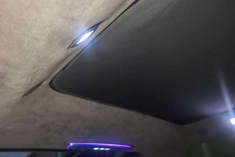 Used IM LS7 2023 100kWh Pro All-Wheel-Drive Version Headliner