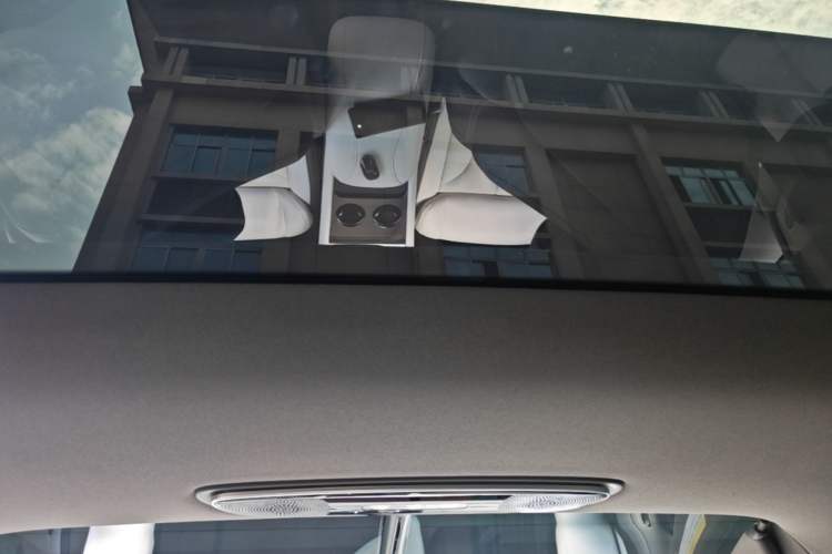 Used IM LS7 2023 90 kWh Elite Rear-Drive Version Headliner