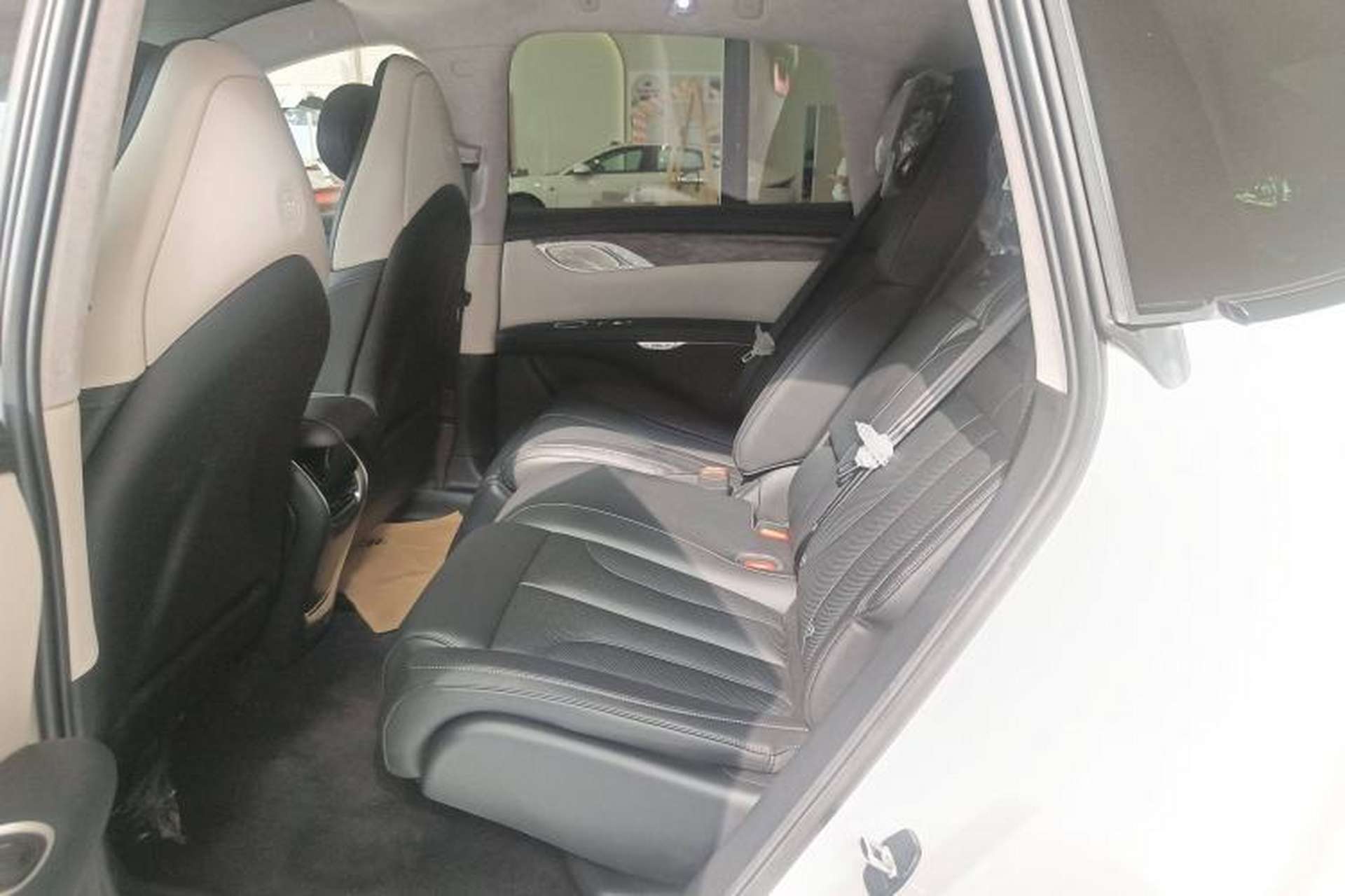 Used IM LS7 2023 90 kWh Elite Rear-Drive Version Interior 1