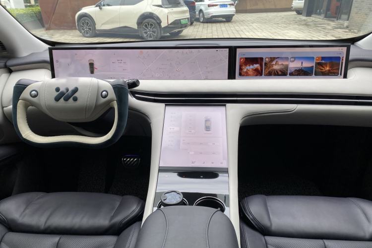 Used IM LS7 2023 90 kWh Elite All-Wheel-Drive Version Interior 1