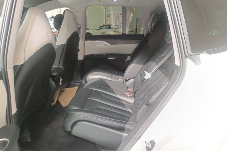 Used IM LS7 2023 90 kWh Elite Rear-Drive Version Interior 1