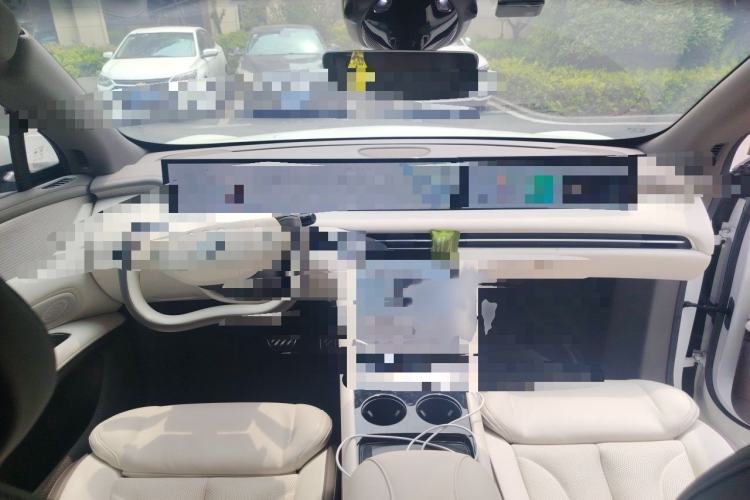 Used IM LS7 2023 90 kWh Elite All-Wheel-Drive Version Interior 2