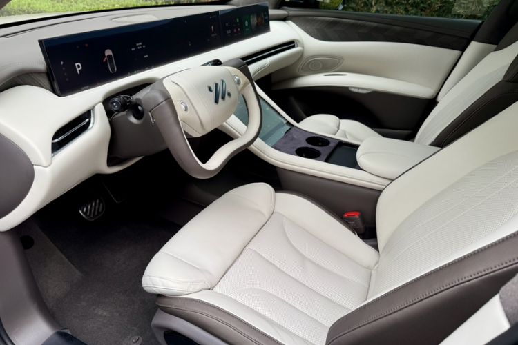 Used IM LS7 2023 100kWh Lux All-Wheel-Drive Version Interior 2