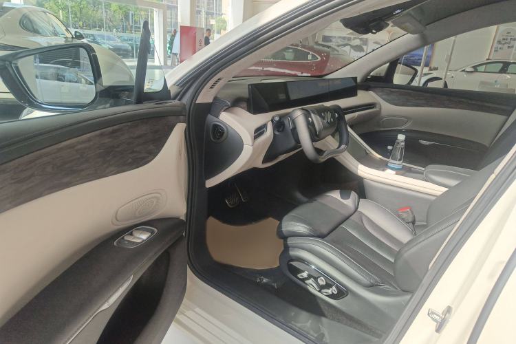 Used IM LS7 2023 90 kWh Elite Rear-Drive Version Interior 2