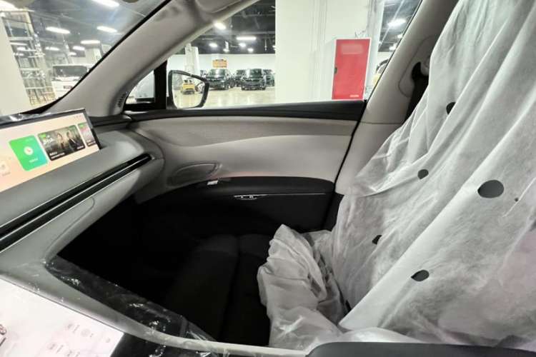 Used IM LS7 2023 90 kWh Elite All-Wheel-Drive Version Interior 3