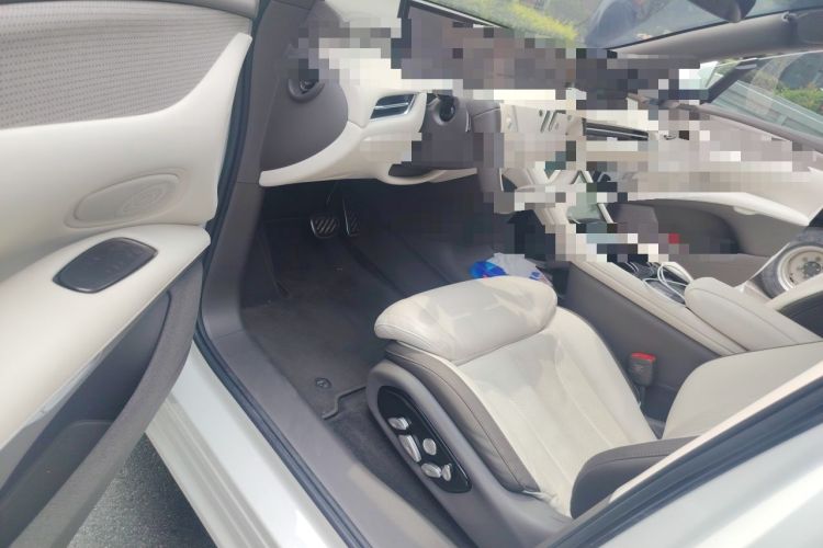 Used IM LS7 2023 90 kWh Elite All-Wheel-Drive Version Interior 3