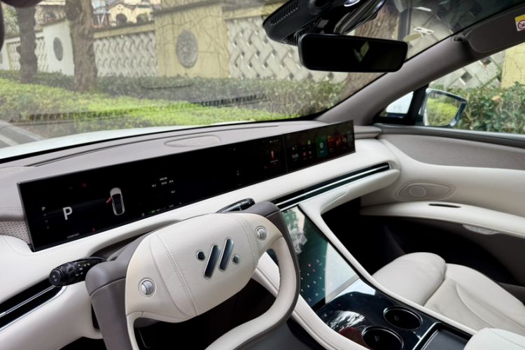 Used IM LS7 2023 100kWh Lux All-Wheel-Drive Version Interior 3