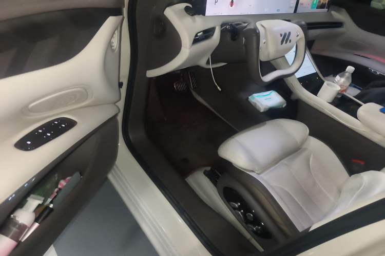 Used IM LS7 2023 100kWh Pro All-Wheel-Drive Version Interior 3