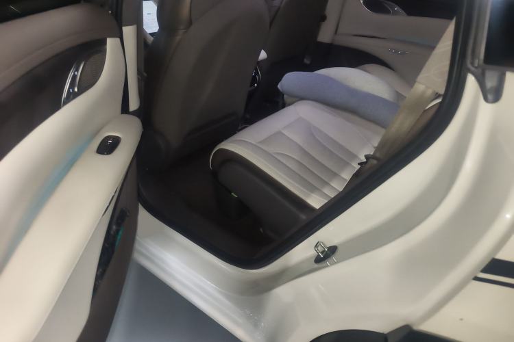 Used IM LS7 2023 100kWh Pro All-Wheel-Drive Version Interior 4