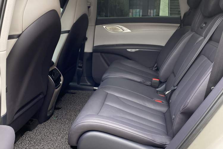 Used IM LS7 2023 90 kWh Elite All-Wheel-Drive Version Interior 4