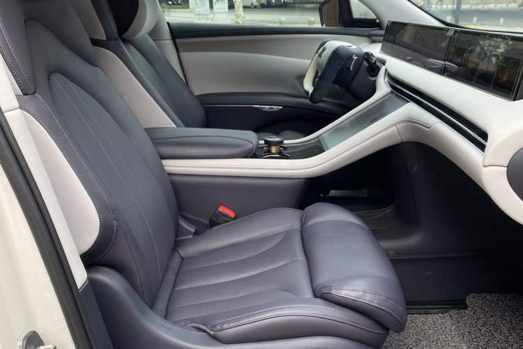 Used IM LS7 2023 90 kWh Elite All-Wheel-Drive Version Interior 5