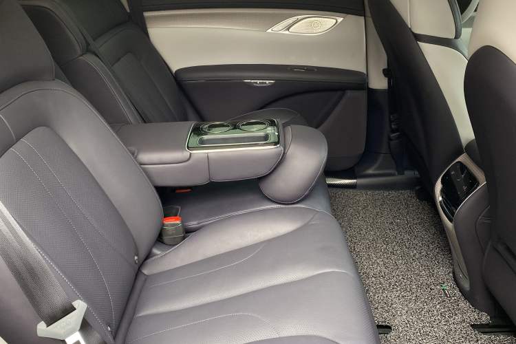 Used IM LS7 2023 90 kWh Elite All-Wheel-Drive Version Interior 6