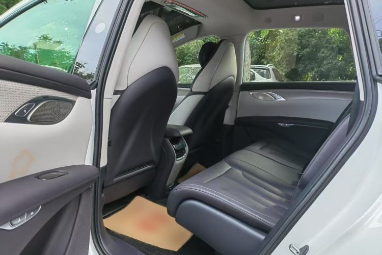 Used IM LS7 2023 77 kWh Urban Fit Rear-Wheel Drive Interior 7