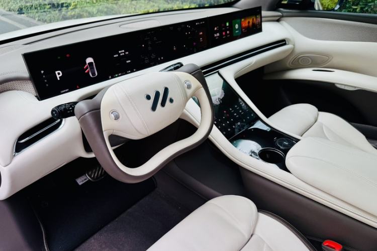 Used IM LS7 2023 90 kWh Elite All-Wheel-Drive Version Interior 7