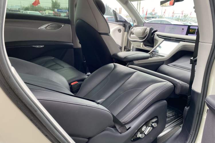 Used IM LS7 2023 90 kWh Elite Rear-Drive Version Interior 7