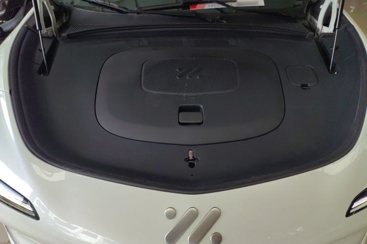 Used IM LS7 2023 77 kWh Urban Fit Rear-Wheel Drive Interior 9