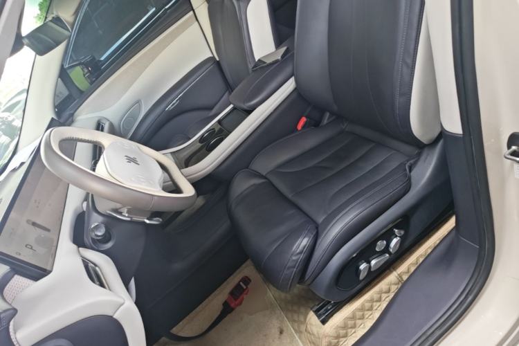 Used IM LS7 2023 90 kWh Elite Rear-Drive Version Left Front Seat