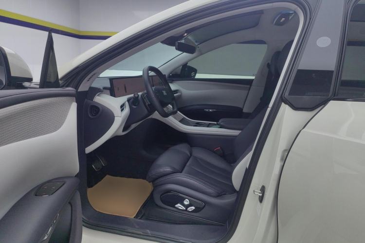 Used IM LS7 2023 77 kWh Urban Fit Rear-Wheel Drive Left Front Seat